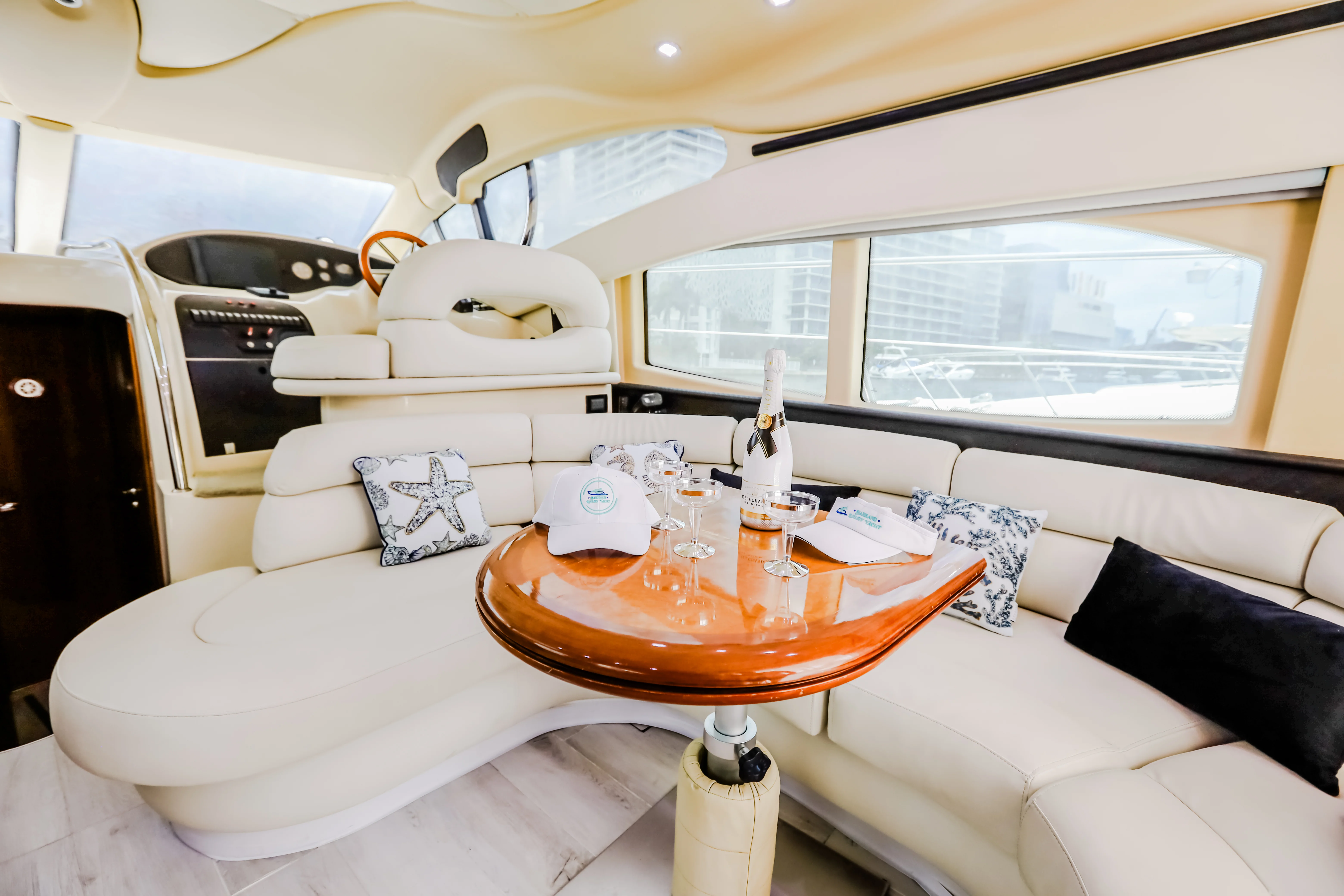 50ft Azimut Flybridge luxury details